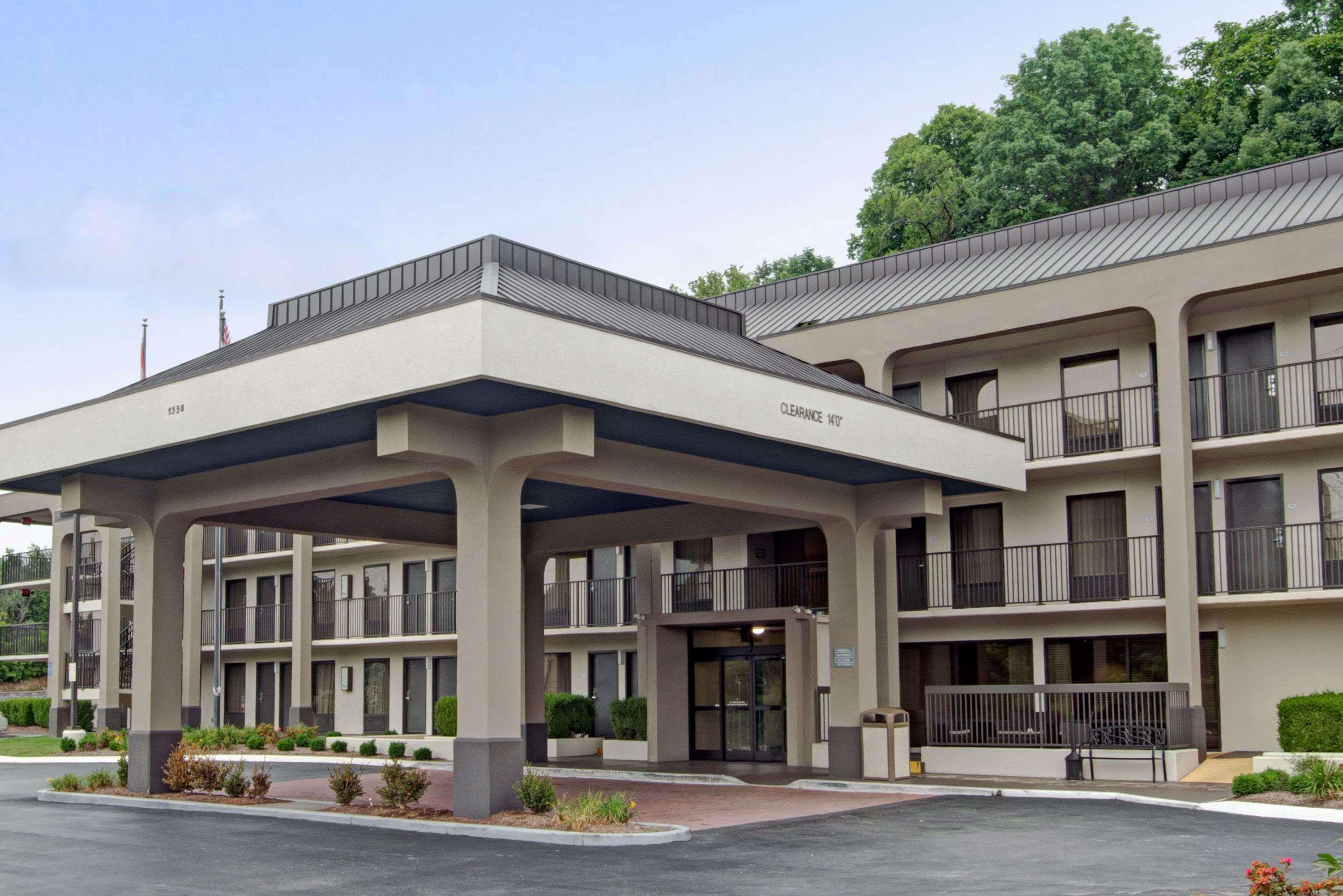 Baymont By Wyndham Nashville Airport Exterior photo